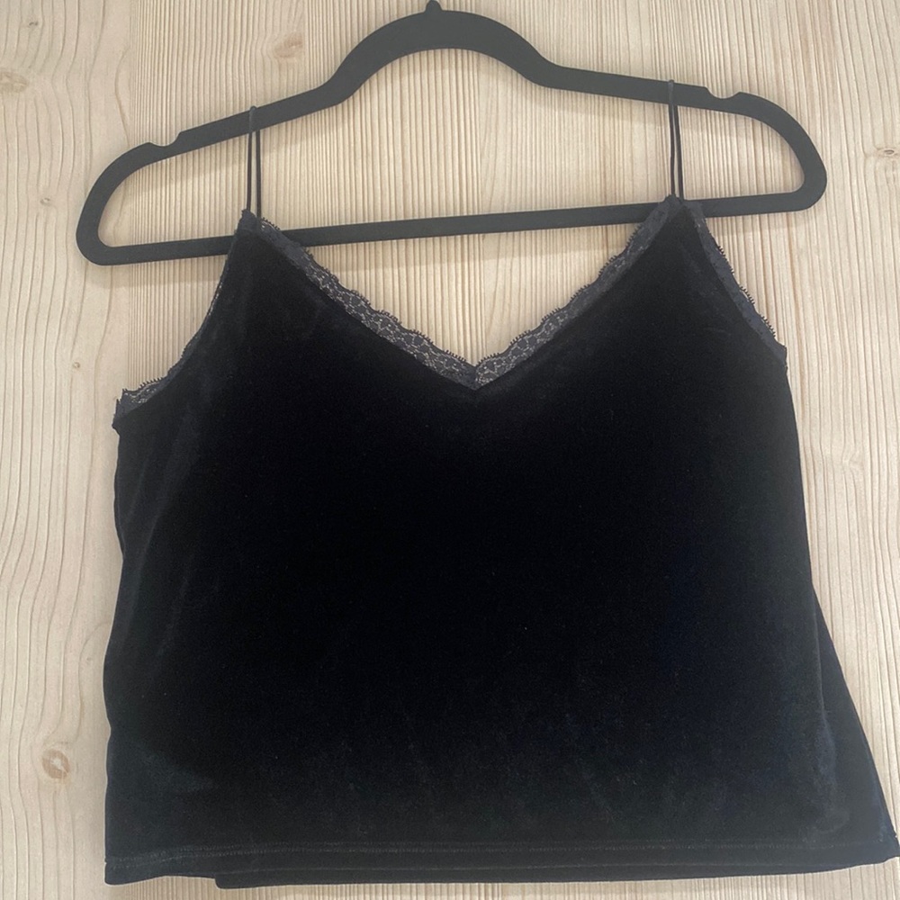 H&M going out top